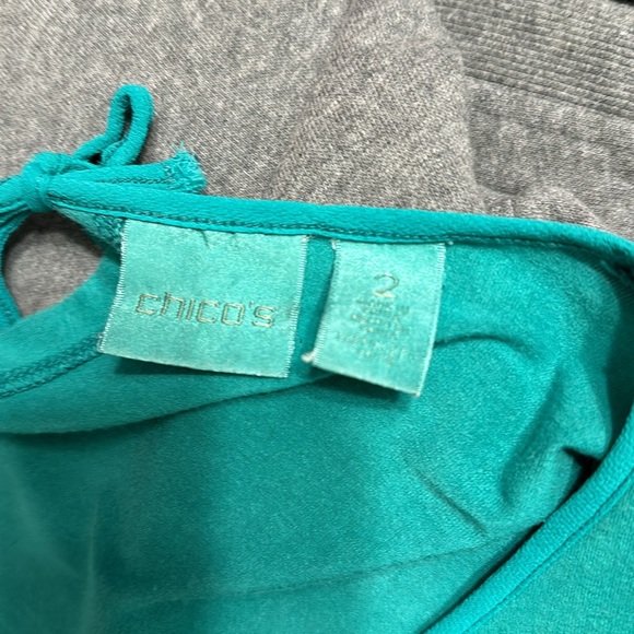 CHICO’S Green Tunic With Crepe Sleeves and Bottom Trim - Picture 6 of 7